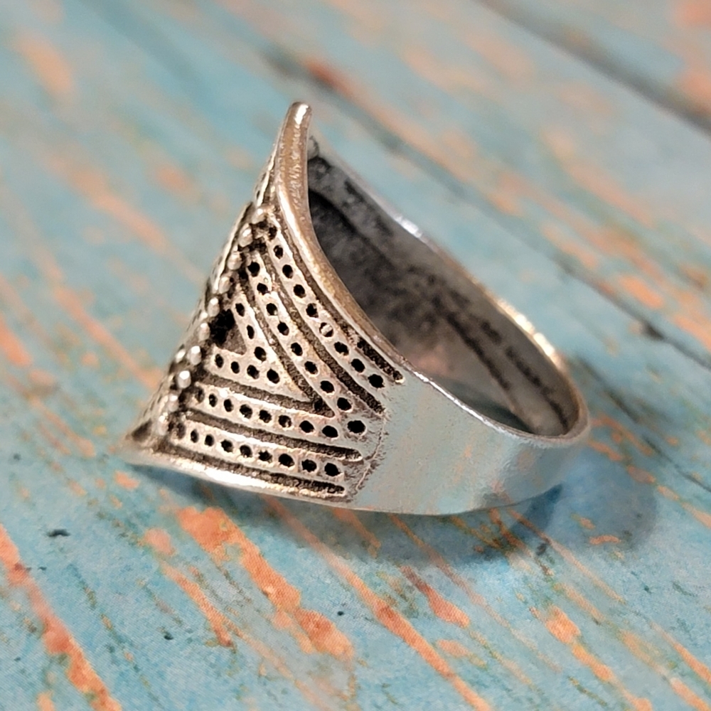 Southwest Style Aztec Pattern Statement Ring - Picture 4 of 8